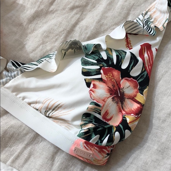 NWOT roxy ruffled palm and flower bikini set - Picture 3 of 9